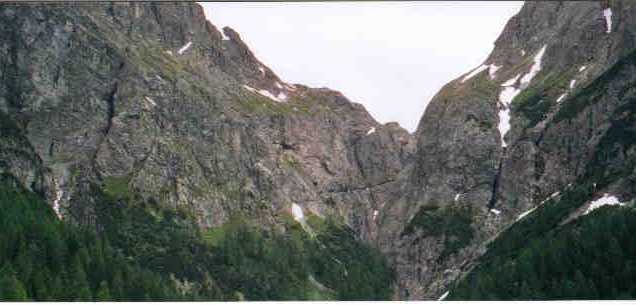 wilde Schlucht am Ende des Val d&acute; Uina