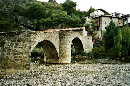 Die kleine Steinbr&uuml;cke in Burgui