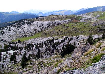 Das ist die Gegend rund um den Skiort Pierre St. Martin: Kalkkarst