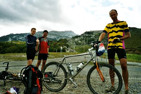 Sieht gewichtsoptimiert aus, f&auml;hrt aber schei&szlig;e: Peters MTB ohne Sattel