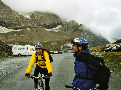 Am Beginn der Asphaltstra&szlig;e