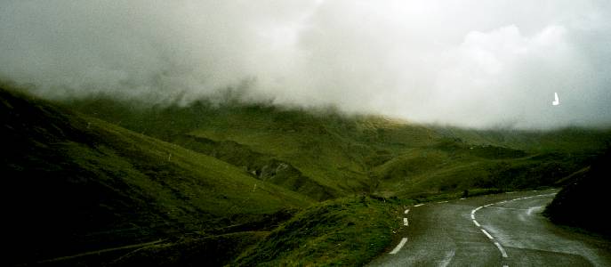 Auffahrt zum Tourmalet: Start im Regen